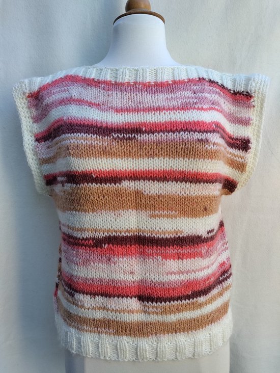 Pull tricoté à la main Spencer dans les tons blanc crème, rose saumon, orange, marron