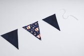 Vlaggenlijn van stof | Midnight Fox - 3 meter / 9 vlaggetjes - Donker Blauwe en vosjes driehoek vlaggetjes - Verjaardag slinger / Babykamer decoratie - Stoffen slingers handgemaakt & duurzaam