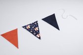 Vlaggenlijn van stof | Midnight Fox - 2 meter / 5 vlaggetjes - Donker Blauwe, (roest) oranje en vosjes driehoek vlaggetjes - Verjaardag slinger / Babykamer decoratie - Stoffen slingers handgemaakt & duurzaam