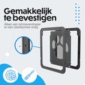 Eenvoudig te bevestigen kattenluik met schroevendraaier.