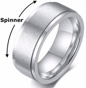 Zilverkleurige ring met een geborsteld middenstuk en gladde randen. "Spinner" is in het zilver aangegeven.