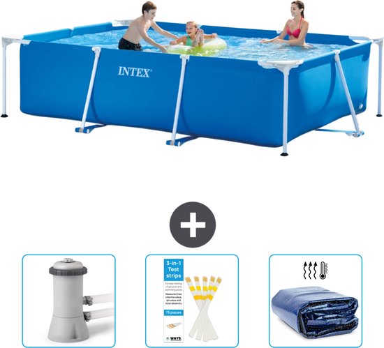Een set van een blauw Intex zwembad, een grijze filterpomp, teststrips en een opgerold solar afdekzeil.