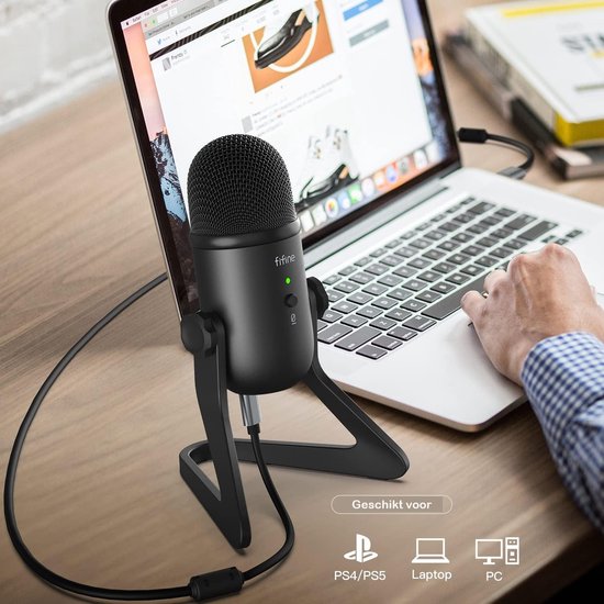 Zwarte Fifine K678 microfoon met standaard, aangesloten op een laptop. Icons voor PS4/PS5, Laptop en PC.