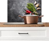 Spatscherm keuken 70x50 cm - Kookplaat achterwand Peper - Kruiden - Specerijen - Beton print - Muurbeschermer - Spatwand fornuis - Hoogwaardig aluminium