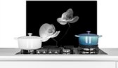 Spatscherm keuken 70x50 cm - Kookplaat achterwand Orchidee - Bloemen - Zwart - Wit - Stilleven - Muurbeschermer - Spatwand fornuis - Hoogwaardig aluminium