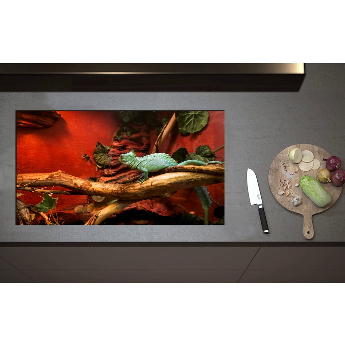 Inductieplaat Beschermer - Blauwe Hagedis op Tak in Verblijf - 90x50 cm - 2 mm Dik - Inductie Beschermer - Bescherming Inductiekookplaat - Kookplaat Beschermer van Wit Vinyl