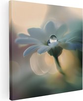 Artaza Canvas Schilderij Bloem met een Druppel Water Erop - 70x70 - Wanddecoratie - Foto Op Canvas - Canvas Print