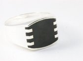 Hoogglans zilveren ring met onyx - maat 18.5