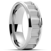 Hyperan | 8 mm Zilverkleurige Titanium Ring met Prisma-ontwerp