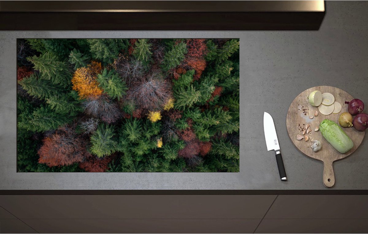 Inductieplaat Beschermer - Bovenaanzicht van Coniferen Bomen in Verschillende Kleuren - 90x55 cm - 2 mm Dik - Inductie Beschermer - Bescherming Inductiekookplaat - Kookplaat Beschermer van Wit Vinyl