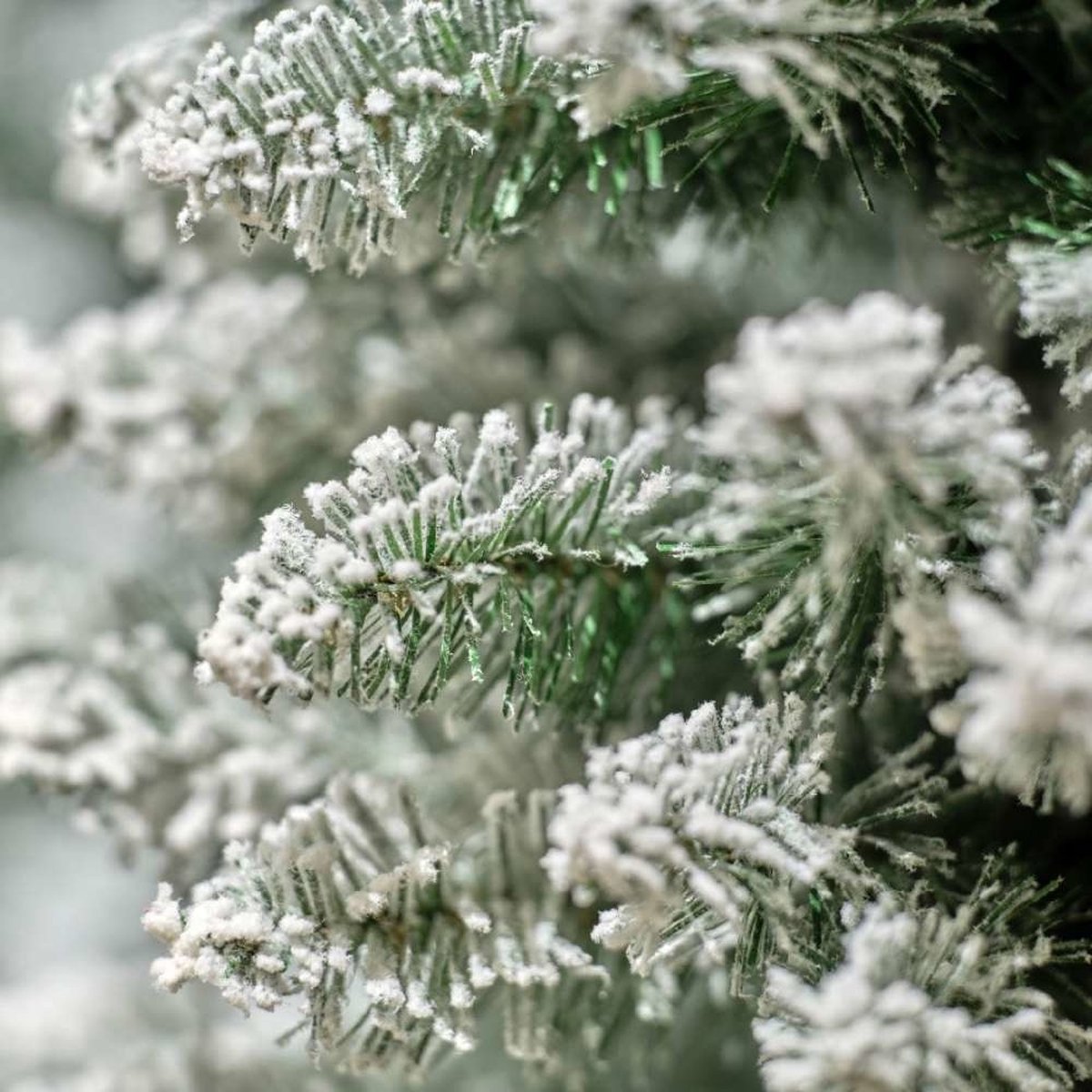 Everlands Pencil pine grote kunstkerstboom besneeuwd groen 240cm – foto 2