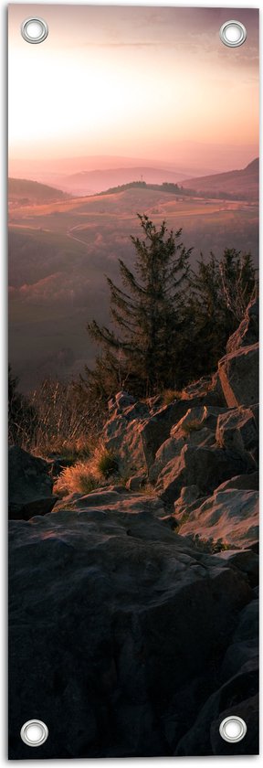 WallClassics - Tuinposter – Beige Lucht boven Heuvelgebergte - 20x60 cm Foto op Tuinposter  (wanddecoratie voor buiten en binnen)