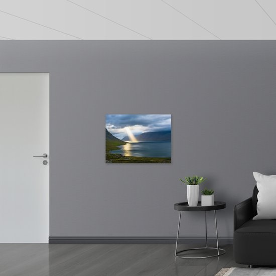 WallClassics - Plaque de Mousse PVC - Rayon de Soleil sur Water près de Montagnes - 80x60 cm Photo sur Plaque de Mousse PVC
