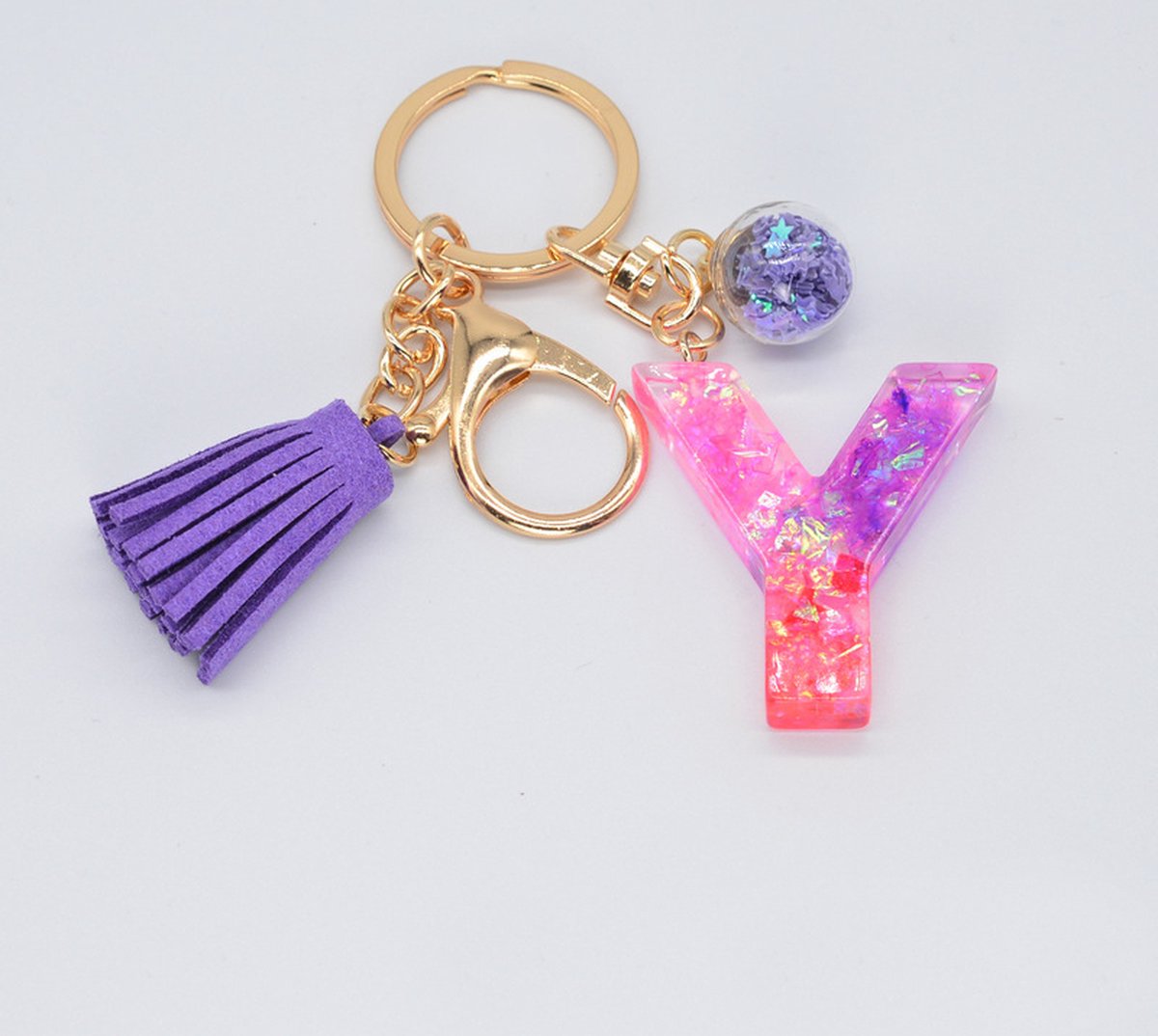 Sleutelhangers of voor je tas van A tot Z - met een pompon of kwastje - met letter - mooi design - handgemaakt - sleutelhangers - design - mode - goud - zwart - blauw - roze- rood