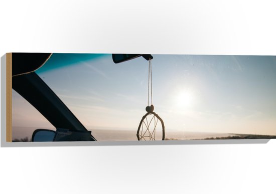 WallClassics - Hout - Dromenvanger aan Autospiegel - 90x30 cm - 12 mm dik - Foto op Hout (Met Ophangsysteem)