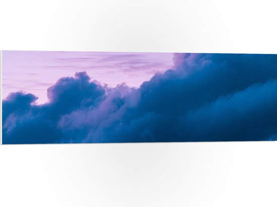 WallClassics - PVC Schuimplaat - Wolken met Blauwe Gloed - 120x40 cm Foto op PVC Schuimplaat (Met Ophangsysteem)