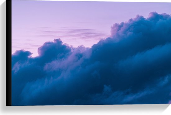 WallClassics - Canvas  - Wolken met Blauwe Gloed - 60x40 cm Foto op Canvas Schilderij (Wanddecoratie op Canvas)