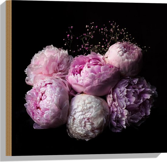 WallClassics - Hout - Roze/Paarse Bloemen tegen Zwarte Achtergrond - 50x50 cm - 12 mm dik - Foto op Hout (Met Ophangsysteem)