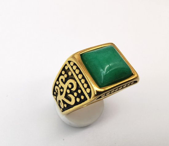 RVS Edelsteen groen Jade goudkleurig Ring. Maat 20. Vierkant ringen met zwarte/goud patronen aan de zijkant. Beschermsteen. geweldige ring zelf te dragen of iemand cadeau te geven.