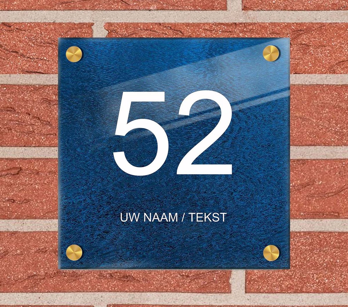 Naambordje voordeur plexiglas 25x25x0,5 cm met goud kleur afstanhouder model 1120 - Huisnummerbordje, naambordjes, naambordje huis, naamplaatjes, huisnummer bordje, originele naambordjes voordeur, huisnummerbord met naam, originele huisnummer bord