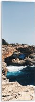 WallClassics - Verre Acrylique - Vue sur la Mer Bleu Foncé depuis le Rocher - 30x90 cm Photo sur Verre Acrylique (Décoration murale sur Acrylique)