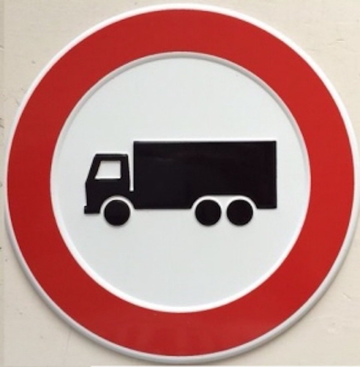 Verboden voor vrachtwagens bord / 18 cm / Aluminium