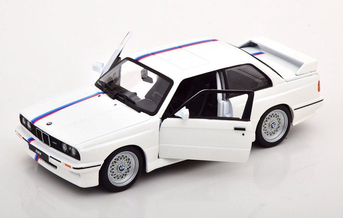 BMW M3 (E30) 1988 Wit 1-24 Burago