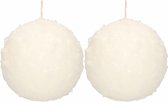 2x Witte sneeuwbal bolkaarsen 8 cm 36 branduren - Kerst kaarsjes - Sneeuwballen ronde geurloze kaarsen - Woondecoraties