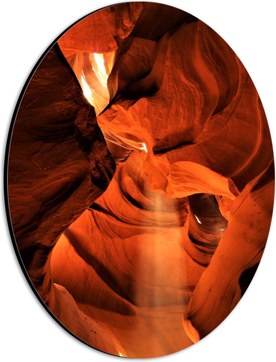 WallClassics - Dibond Ovaal - Zonnestralen door Antelope Canyon - 21x28 cm Foto op Ovaal (Met Ophangsysteem)