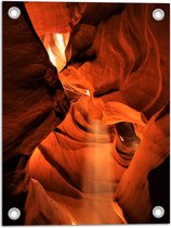 WallClassics - Tuinposter – Zonnestralen door Antelope Canyon - 30x40 cm Foto op Tuinposter  (wanddecoratie voor buiten en binnen)