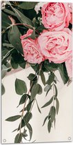 WallClassics - Tuinposter – Roze Rozen Bloemenboekt - 50x100 cm Foto op Tuinposter  (wanddecoratie voor buiten en binnen)