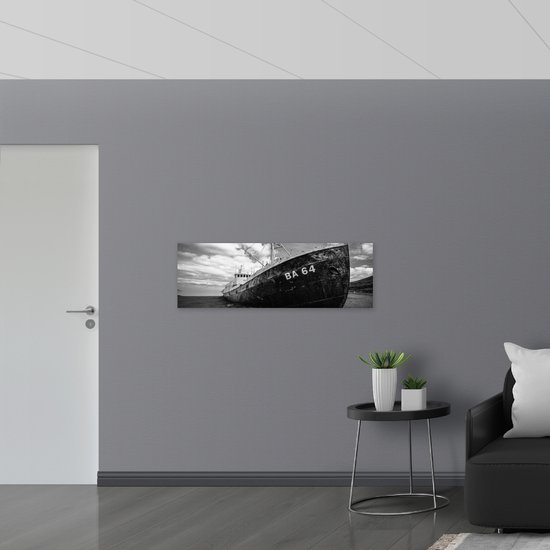 WallClassics - Poster (Mat) - Vieille épave sur la plage (noir/blanc) - Photo 120x40 cm sur papier poster mat