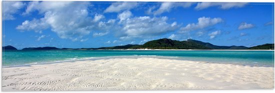 WallClassics - Drapeau - Plage Wit avec Mer et Montagnes - 60x20 cm Photo sur Drapeau Polyester