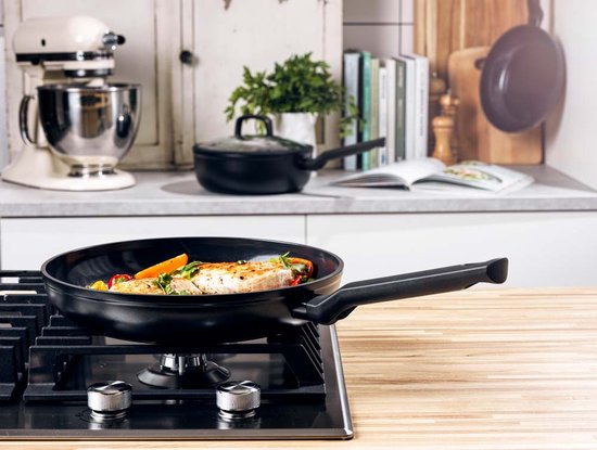 BK Easy Induction Koekenpannenset 2-delig - 24/28cm - PFAS-vrije antikleeflaag - Pannenset inductie - Keramische pan - Ovenbestendig 160°C - Koudgrepen - Zwart
