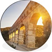 WallCircle - Wandcirkel - Muurcirkel - Schijnende zon door Pont du Gard in Frankrijk - Aluminium - Dibond - ⌀ 60 cm - Binnen en Buiten