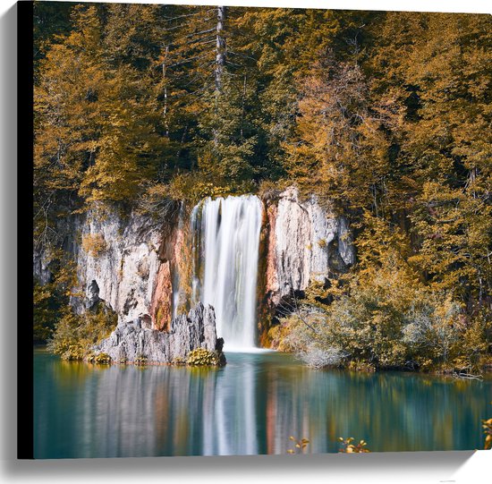 WallClassics - Canvas  - Waterval vanuit het Bos in een Meer - 60x60 cm Foto op Canvas Schilderij (Wanddecoratie op Canvas)