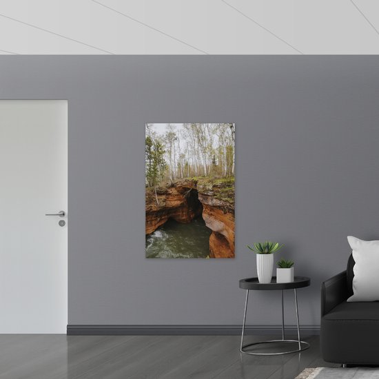 WallClassics - Poster (Matte) - Rivière qui coule sous le pont - 80x120 cm Photo sur papier affiche avec un aspect mat