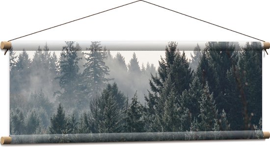 WallClassics - Textielposter - Boomtoppen van het Bos in de Winter - 90x30 cm Foto op Textiel
