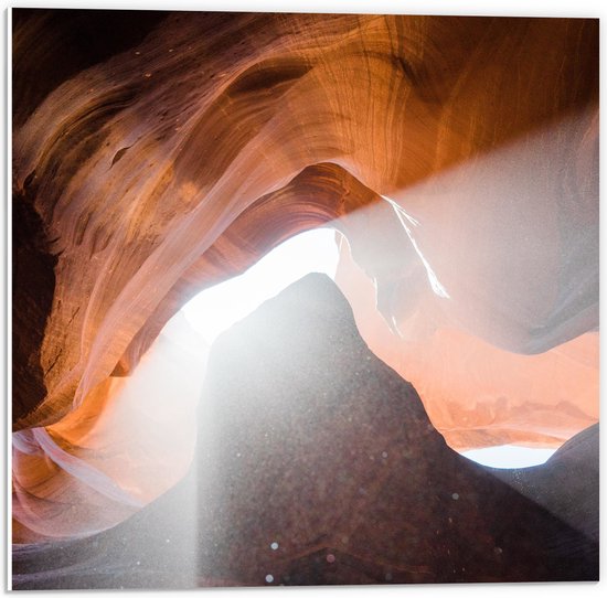 WallClassics - PVC Schuimplaat- Lichtstralen door Lower Antelope Canyon - 50x50 cm Foto op PVC Schuimplaat