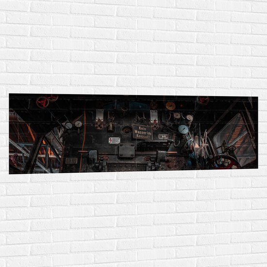 WallClassics - Muursticker - Machine in Gebouw - 150x50 cm Foto op Muursticker