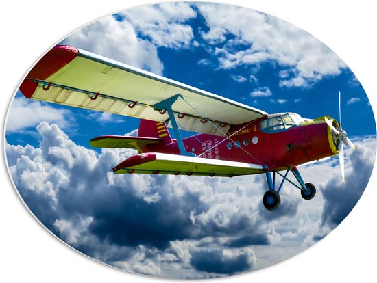 WallClassics - PVC Schuimplaat Ovaal - Rood/Geel Vliegtuig in Wolkenvelden - 68x51 cm Foto op Ovaal  (Met Ophangsysteem)