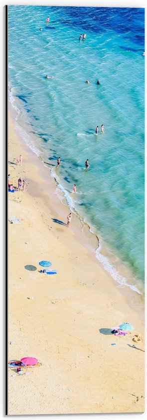 WallClassics - Dibond - Toeristisch Strand  - 20x60 cm Foto op Aluminium (Met Ophangsysteem)