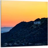 WallClassics - Dibond - Hollywood Sign met Zonsondergang - 100x100 cm Foto op Aluminium (Met Ophangsysteem)