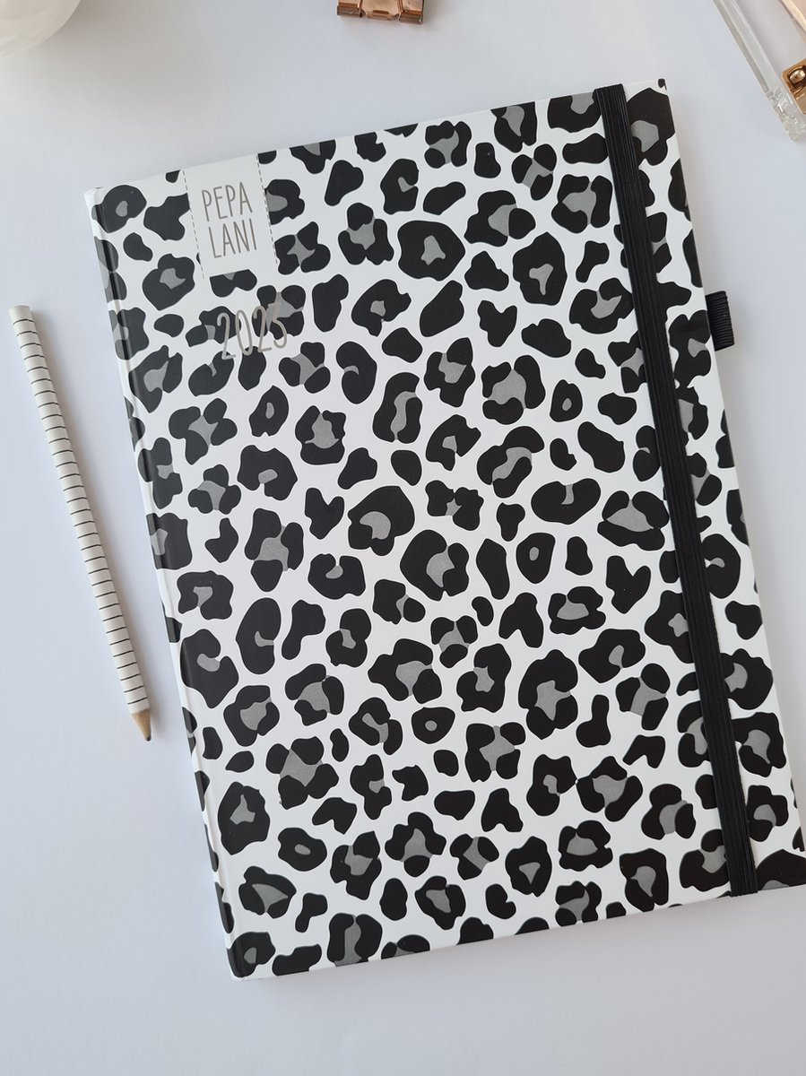 Pepa lani diary 2023 A4 Black&White - leopard FSC