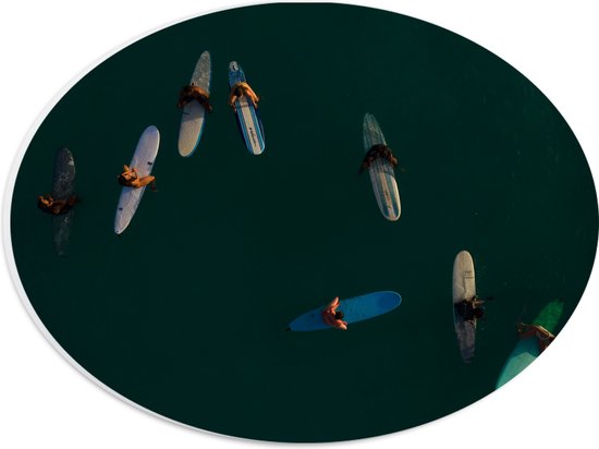 WallClassics - Plaque Ovale en Mousse PVC - Vue de Dessus Groupe de Surfeurs sur l'Océan - Photo 28x21 cm sur Ovale (Avec Système d'accrochage)
