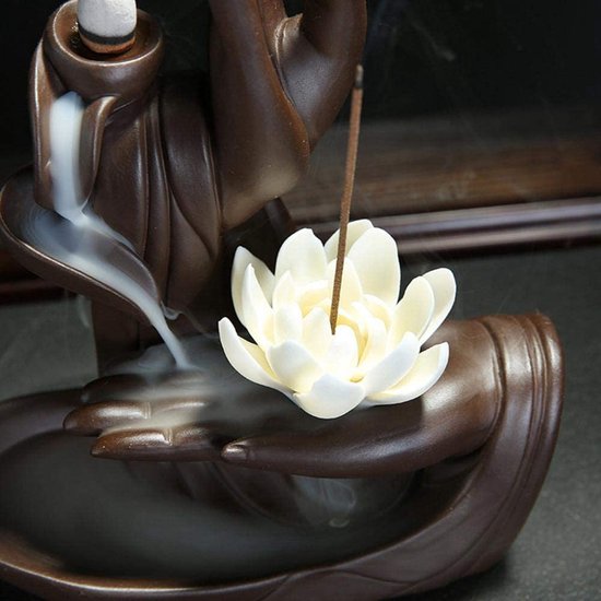 Sold at Auction: Een Chinees bronzen wierookvat met decor van ratten op een koord, 21e eeuw