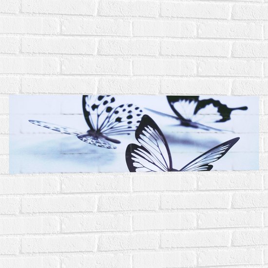 WallClassics - Muursticker - Zwarte Vlinders op Witte Achtergrond - 90x30 cm Foto op Muursticker