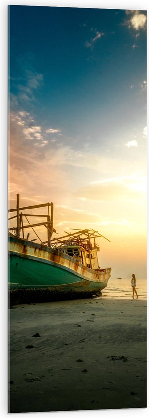 WallClassics - Acrylglas - Oud Schip gestrand - 40x120 cm Foto op Acrylglas (Wanddecoratie op Acrylaat)