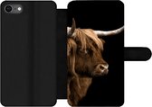Bookcase Geschikt voor iPhone 8 telefoonhoesje - Schotse hooglander - Koe - Zwart - Met vakjes - Wallet case met magneetsluiting