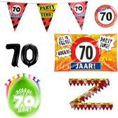 70 jaar versiering pakket - Versiering Verjaardag - Versiering 70 Jaar Verjaardag - Slingers - Gevelvlag - Ballonnen - Afzetlint - FolieBallon - Button